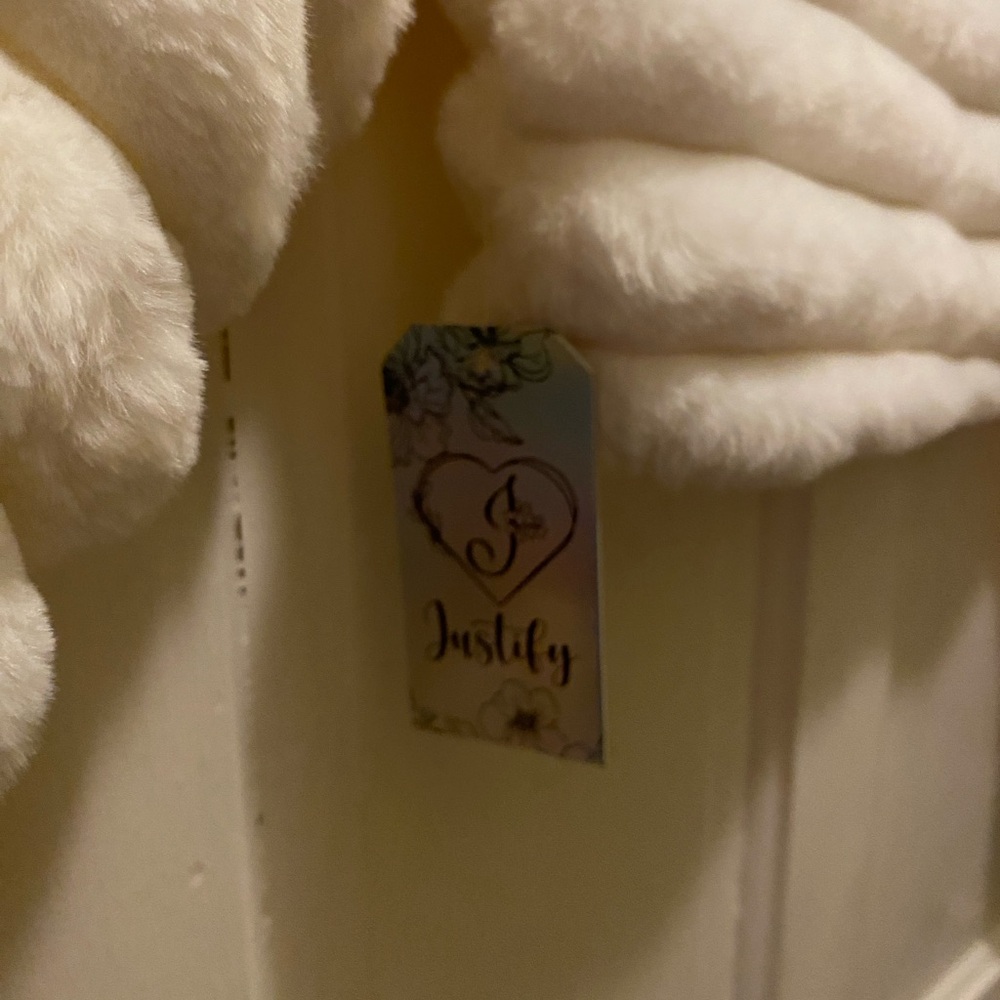 💰Cream Faux Fur Jacket💰 - Picture 10 of 10